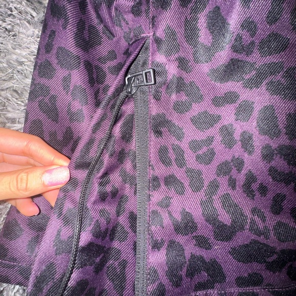 dark purple flared leopard print snow pants
never been worn - Picture 7 of 8